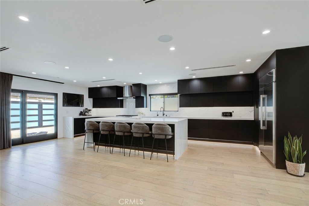 1553 Western Property Photo 7