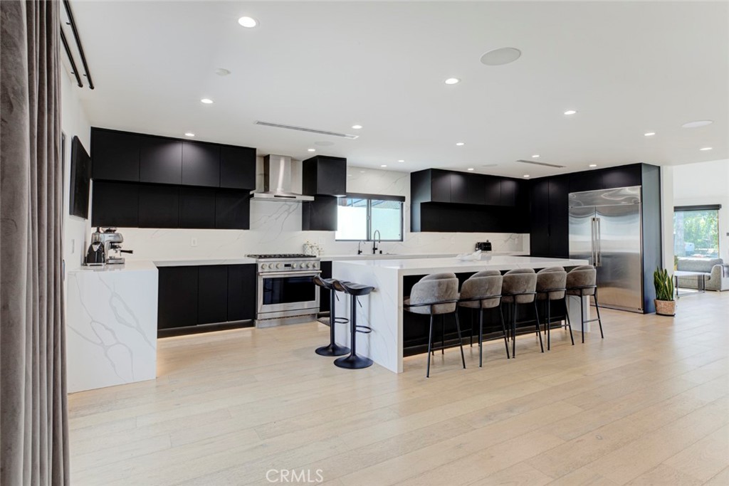 1553 Western Property Photo 8