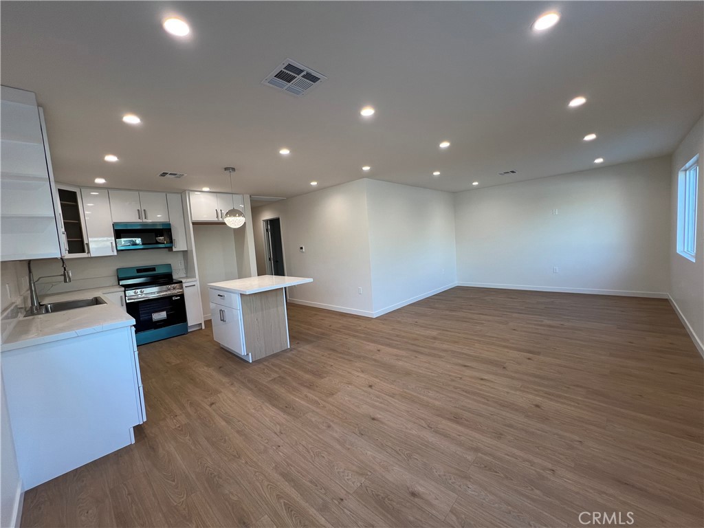 11613 Eldridge Avenue Property Photo 3
