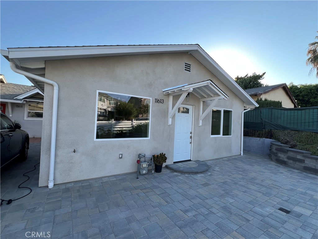 11613 Eldridge Avenue Property Photo 10
