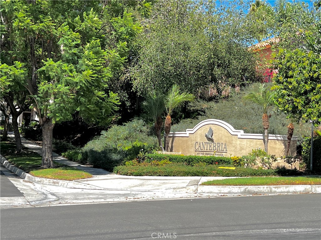 1040 La Salle Property Photo 3