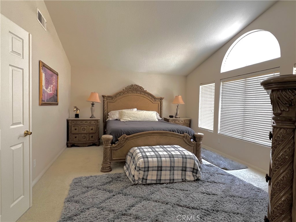 1040 La Salle Property Photo 5