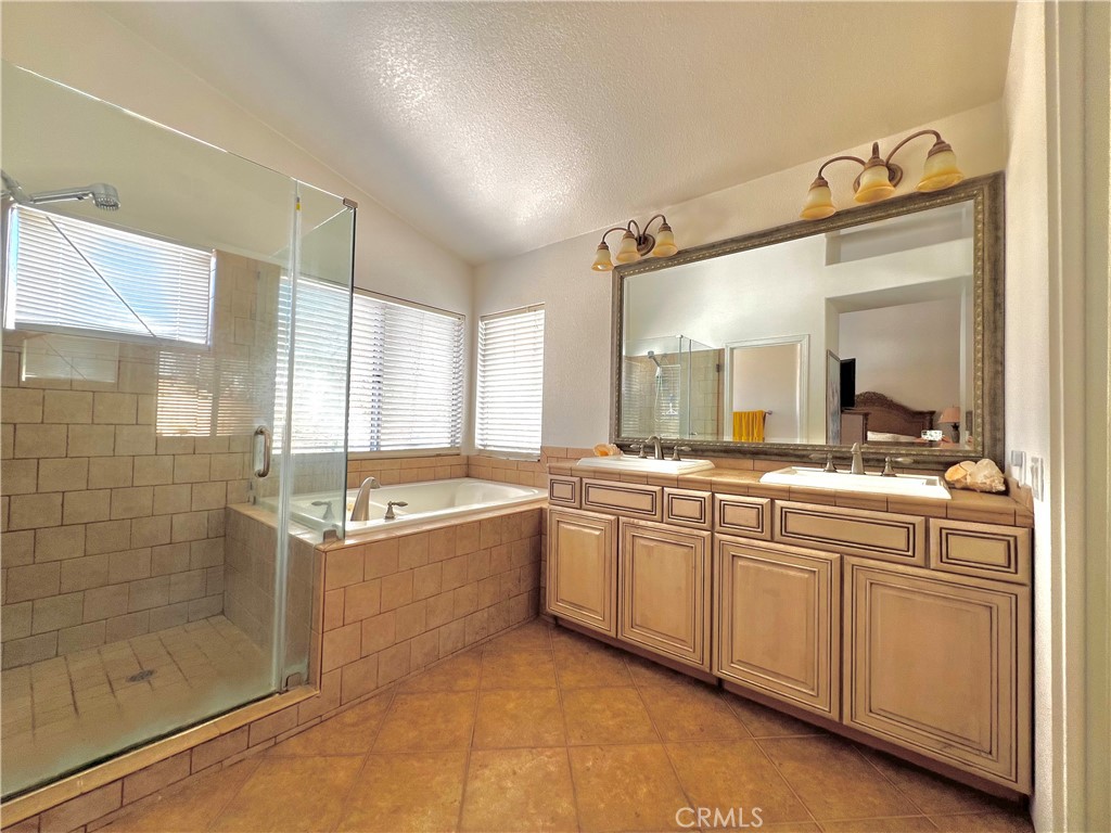 1040 La Salle Property Photo 6