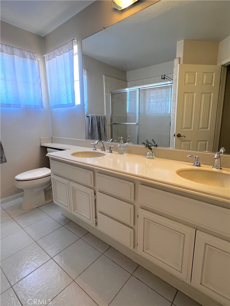 1040 La Salle Property Photo 8