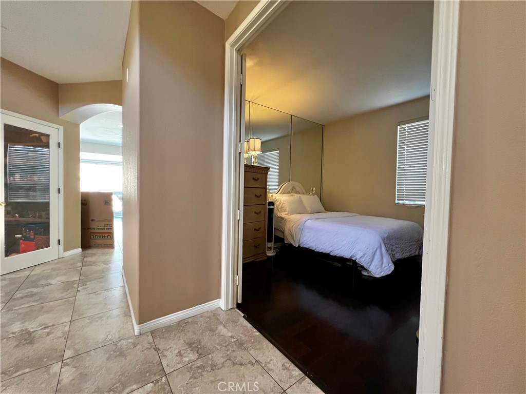 1040 La Salle Property Photo 11