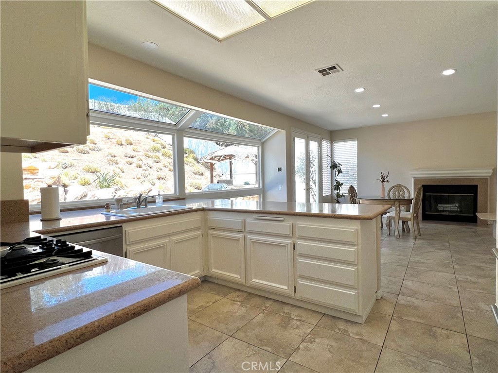 1040 La Salle Property Photo 16
