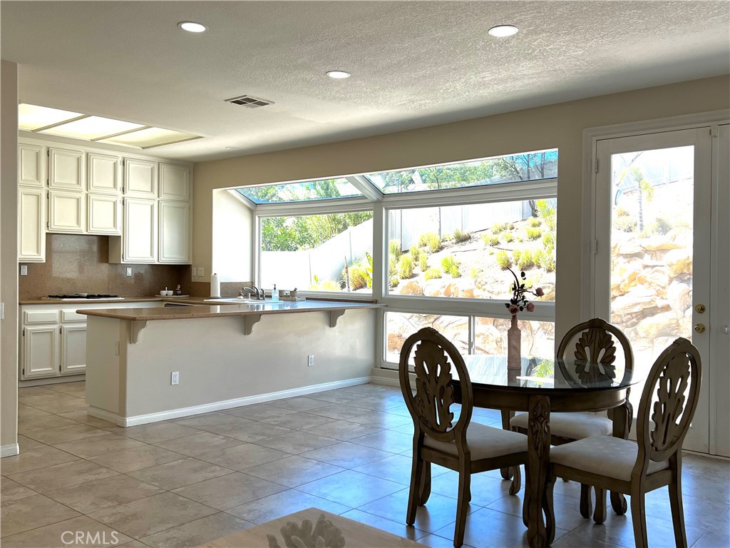 1040 La Salle Property Photo 17