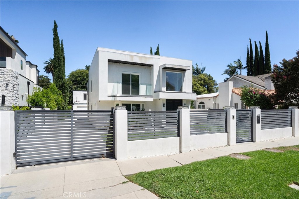 4630 Cedros Avenue Property Photo 1