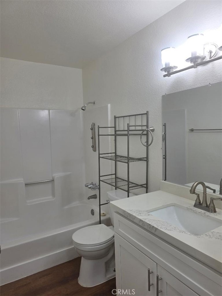 4326 W 142nd Street 8 Property Photo 14