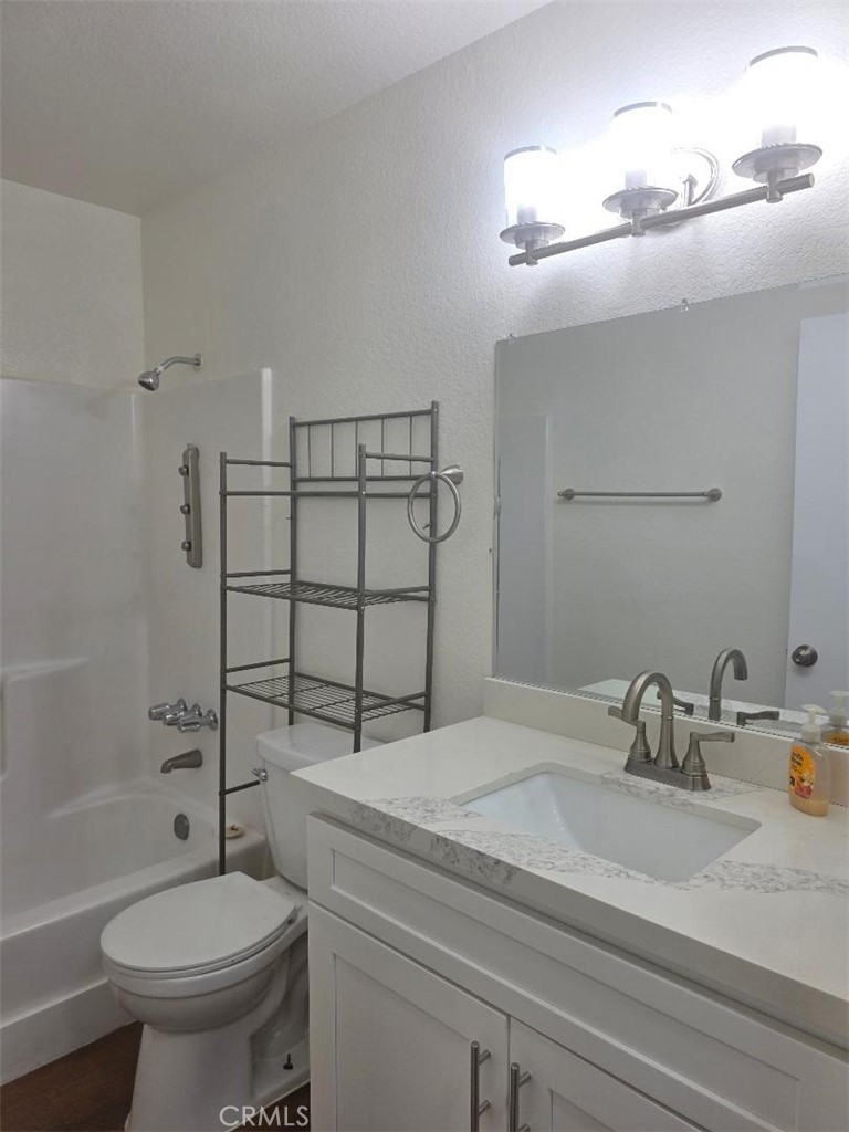 4326 W 142nd Street 8 Property Photo 16
