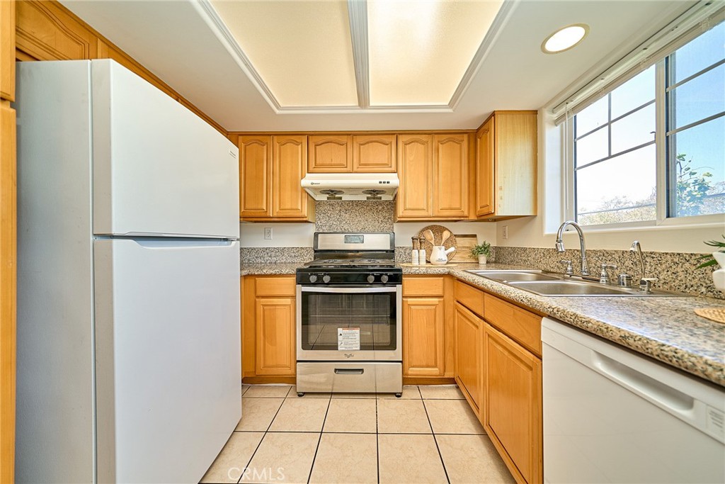 15908 Halldale B Property Photo 9