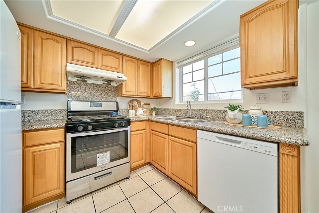15908 Halldale B Property Photo 10