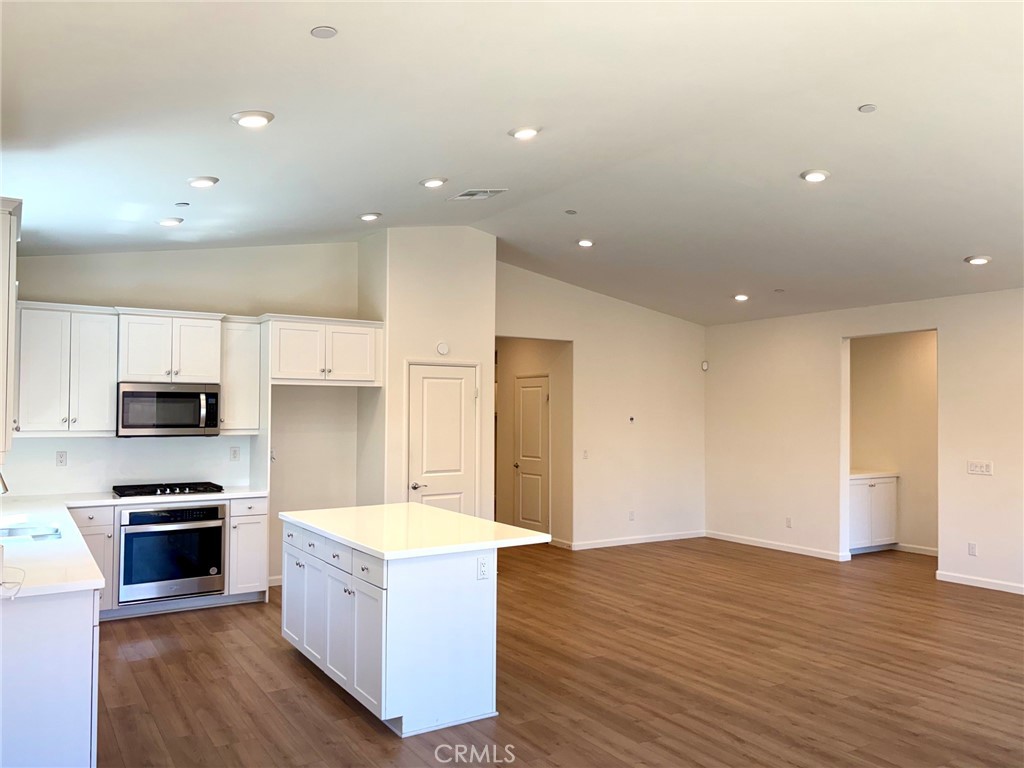 15411 San Diego Lane Property Photo 3