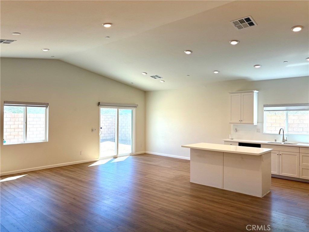 15411 San Diego Lane Property Photo 4