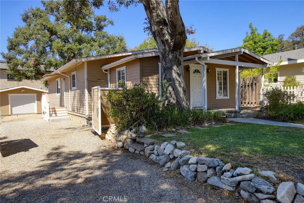 9819 Haines Canyon Property Photo 1