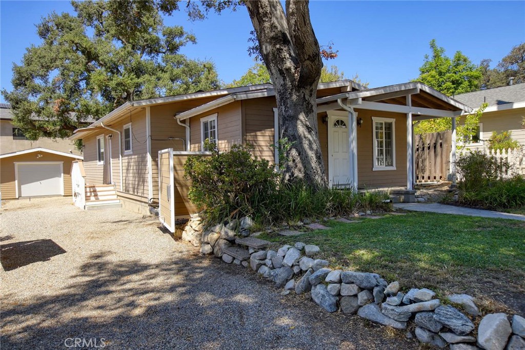 9819 Haines Canyon Property Photo 1