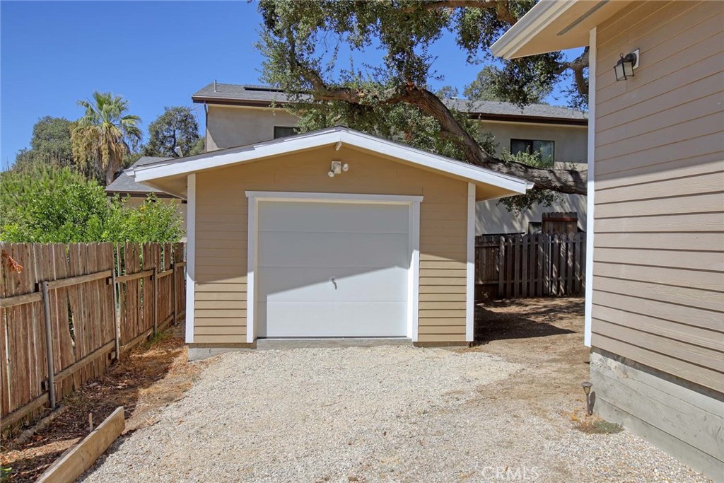 9819 Haines Canyon Property Photo 6