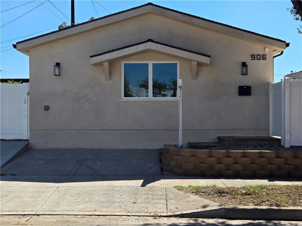 906 Estelle Avenue Property Photo 1