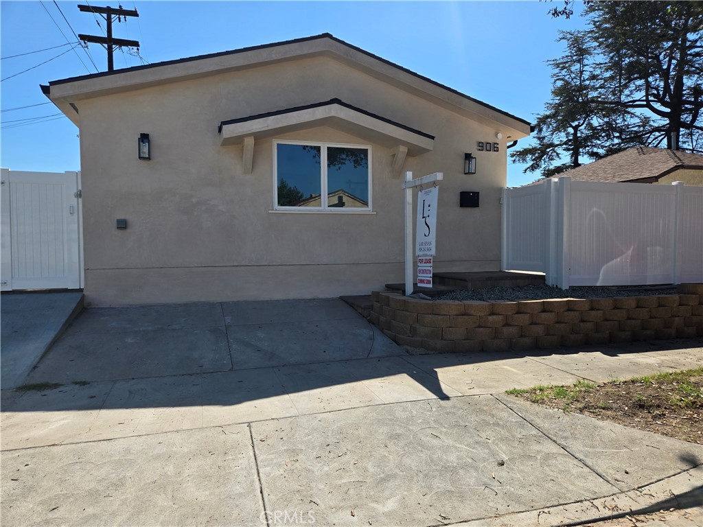 906 Estelle Avenue Property Photo 2