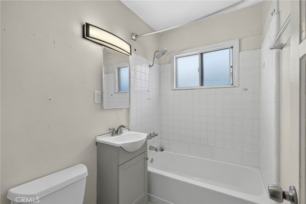 113 E 214th Property Photo 14