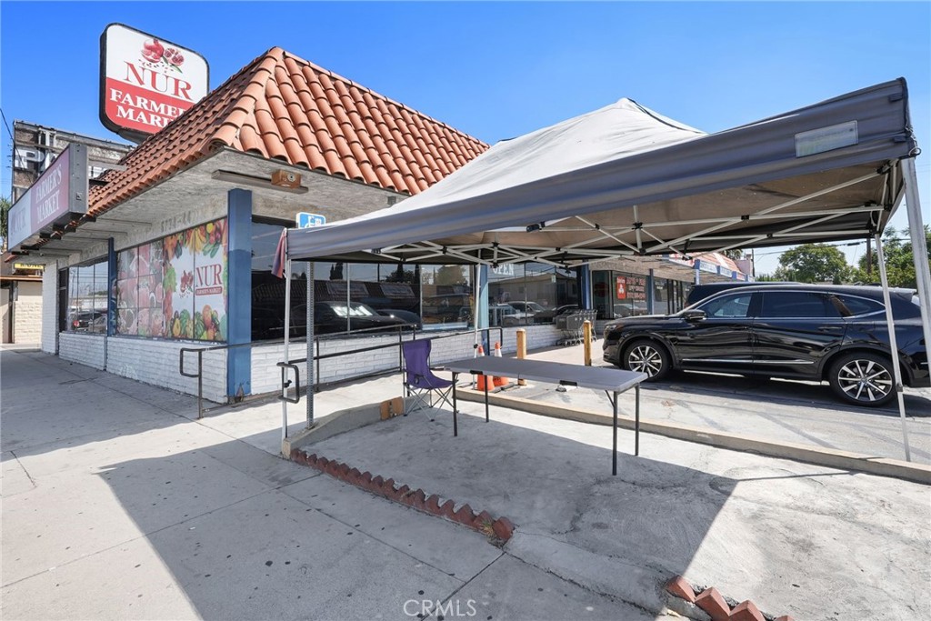 6744 Lankershim Boulevard Property Photo 3