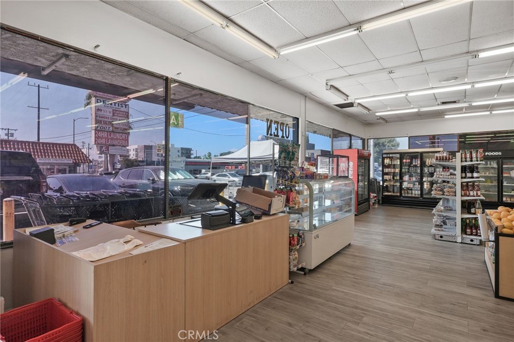 6744 Lankershim Boulevard Property Photo 4