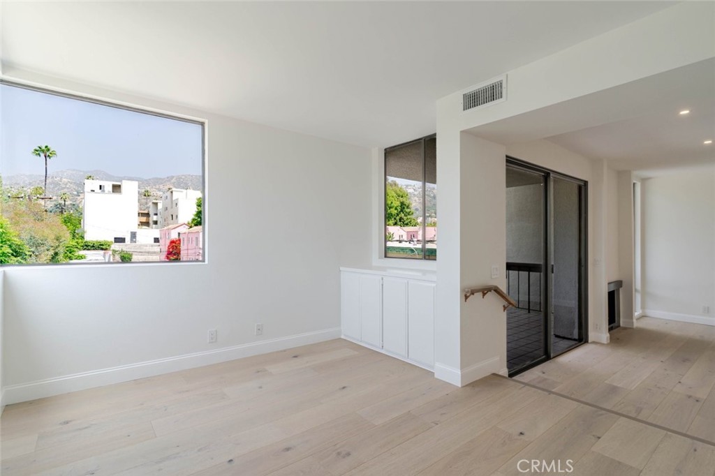 1305 N Columbus 208 Property Photo 5
