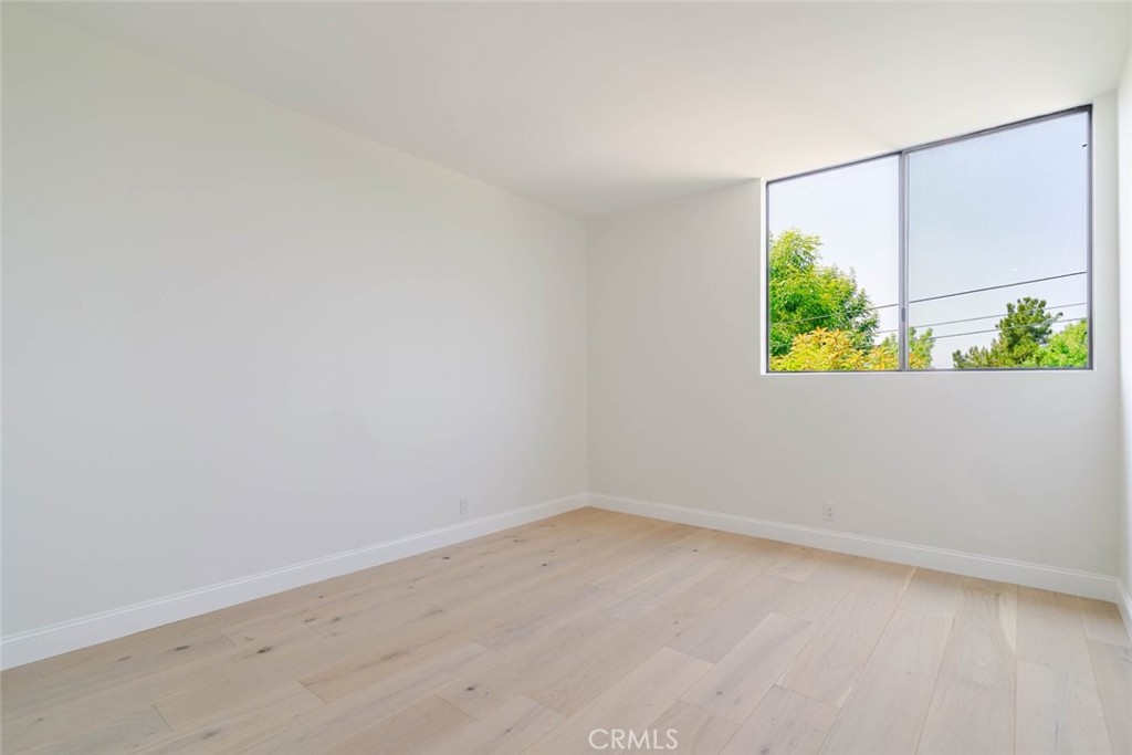 1305 N Columbus 208 Property Photo 17
