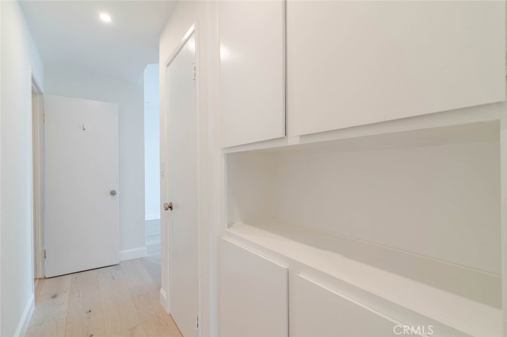 1305 N Columbus 208 Property Photo 21