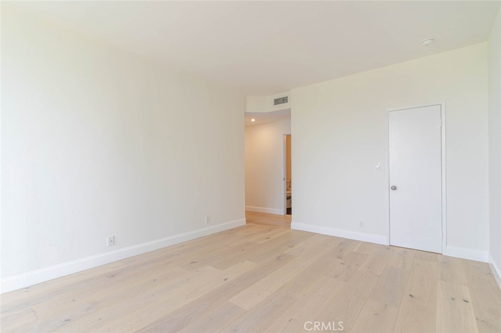 1305 N Columbus 208 Property Photo 23