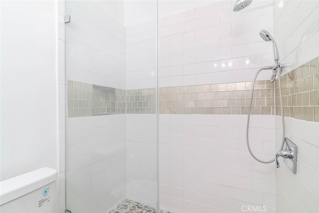 1305 N Columbus 208 Property Photo 27