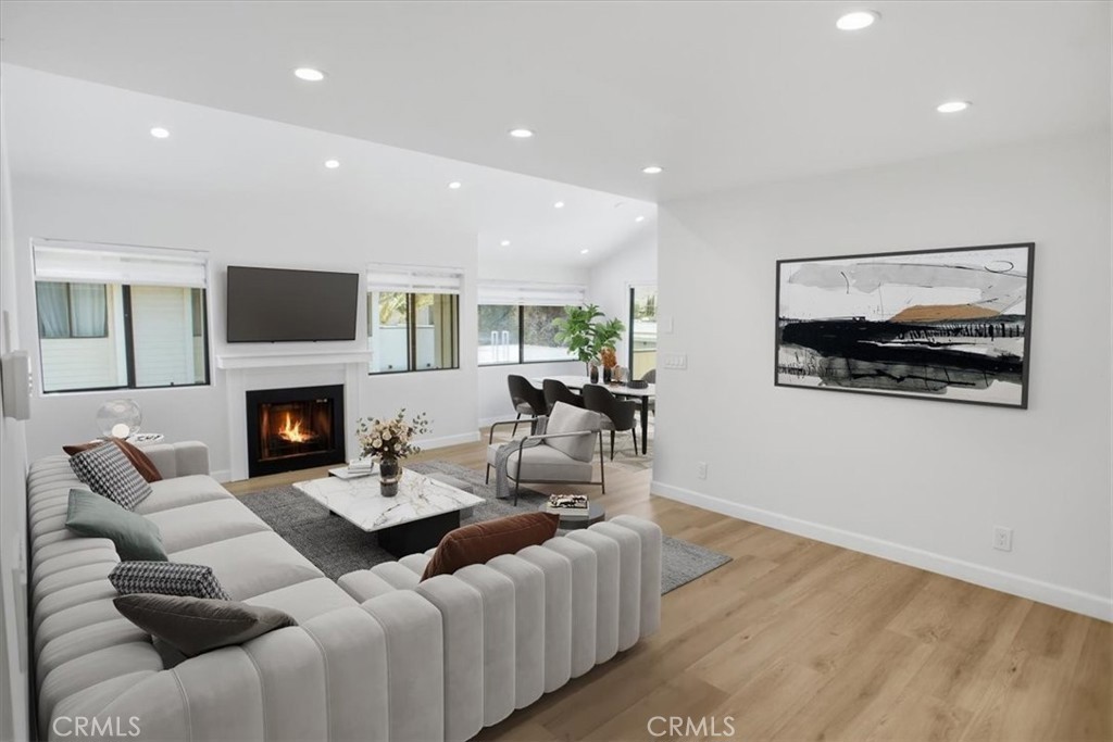 10566 Sunland Boulevard 7 Property Photo 3