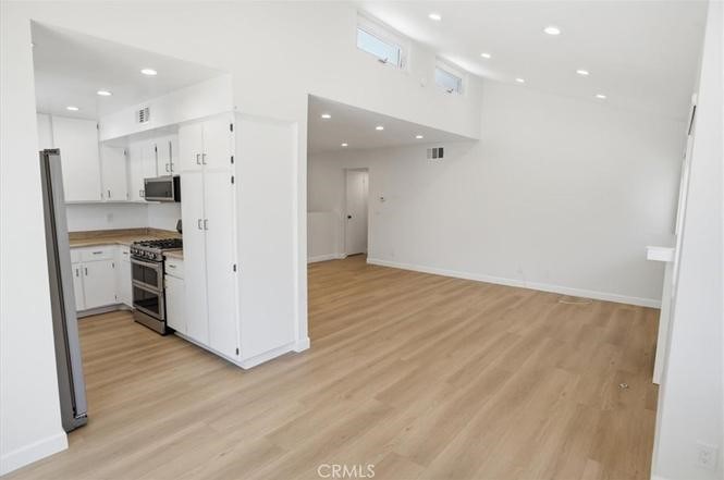 10566 Sunland Boulevard 7 Property Photo 5