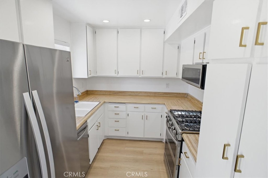 10566 Sunland Boulevard 7 Property Photo 6