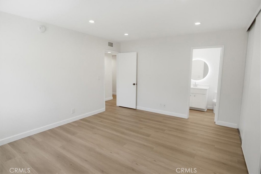 10566 Sunland Boulevard 7 Property Photo 9