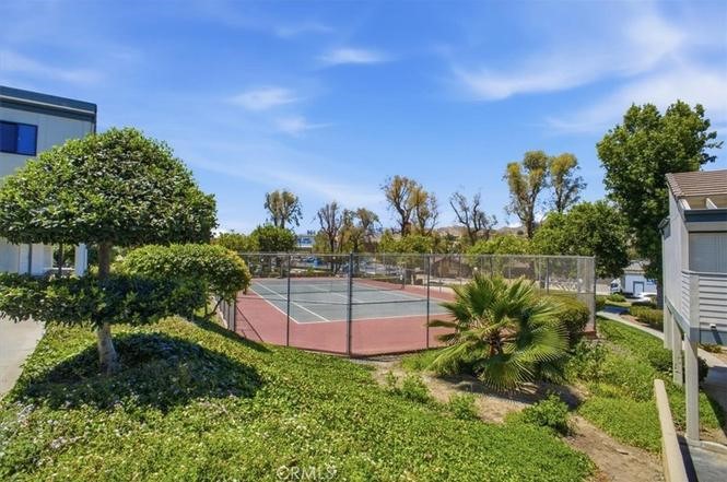 10566 Sunland Boulevard 7 Property Photo 14