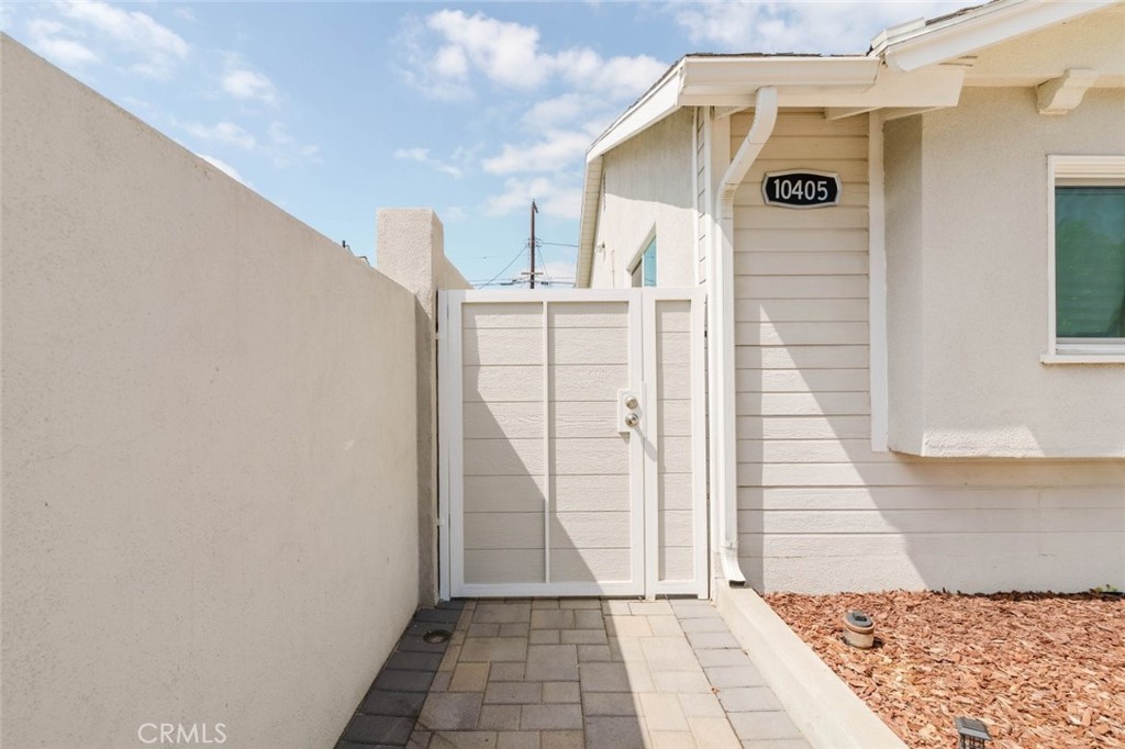 10405 N Ruffner Avenue Property Photo 2