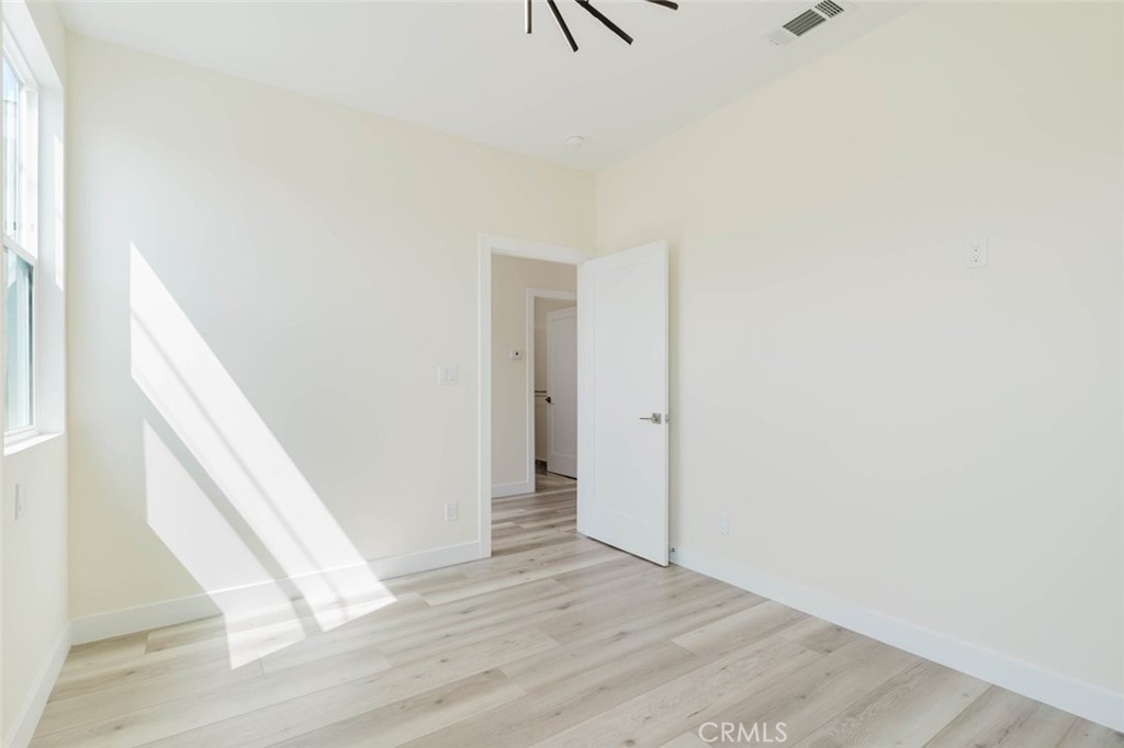 10405 N Ruffner Avenue Property Photo 5