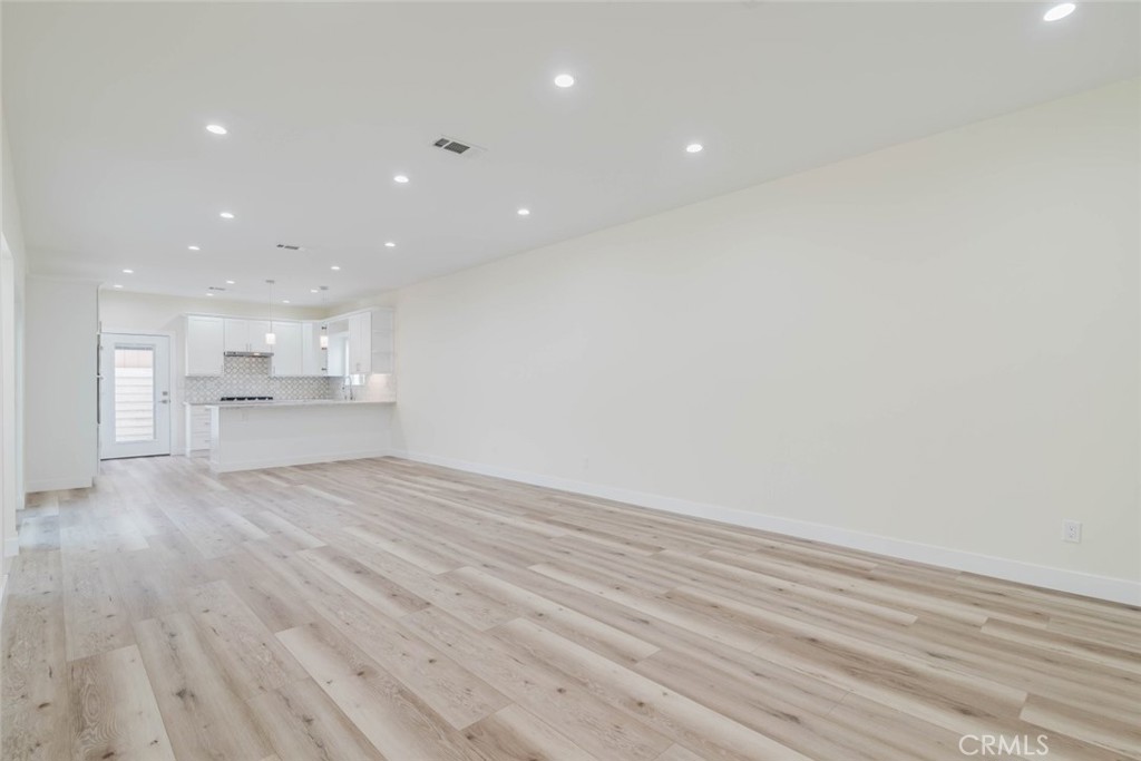 10405 N Ruffner Avenue Property Photo 7