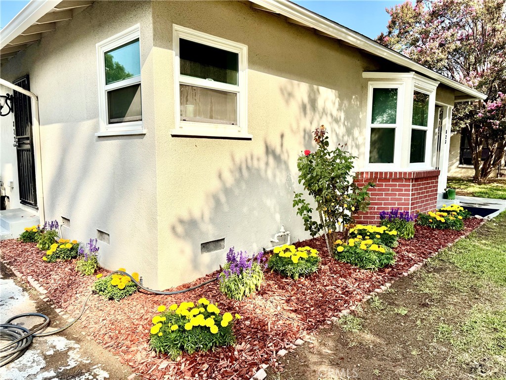 823 N Santa Anita Property Photo 3