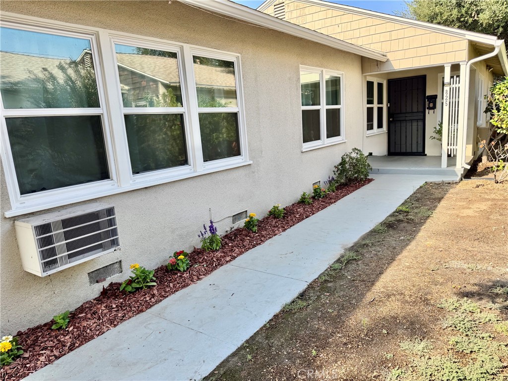 823 N Santa Anita Property Photo 4