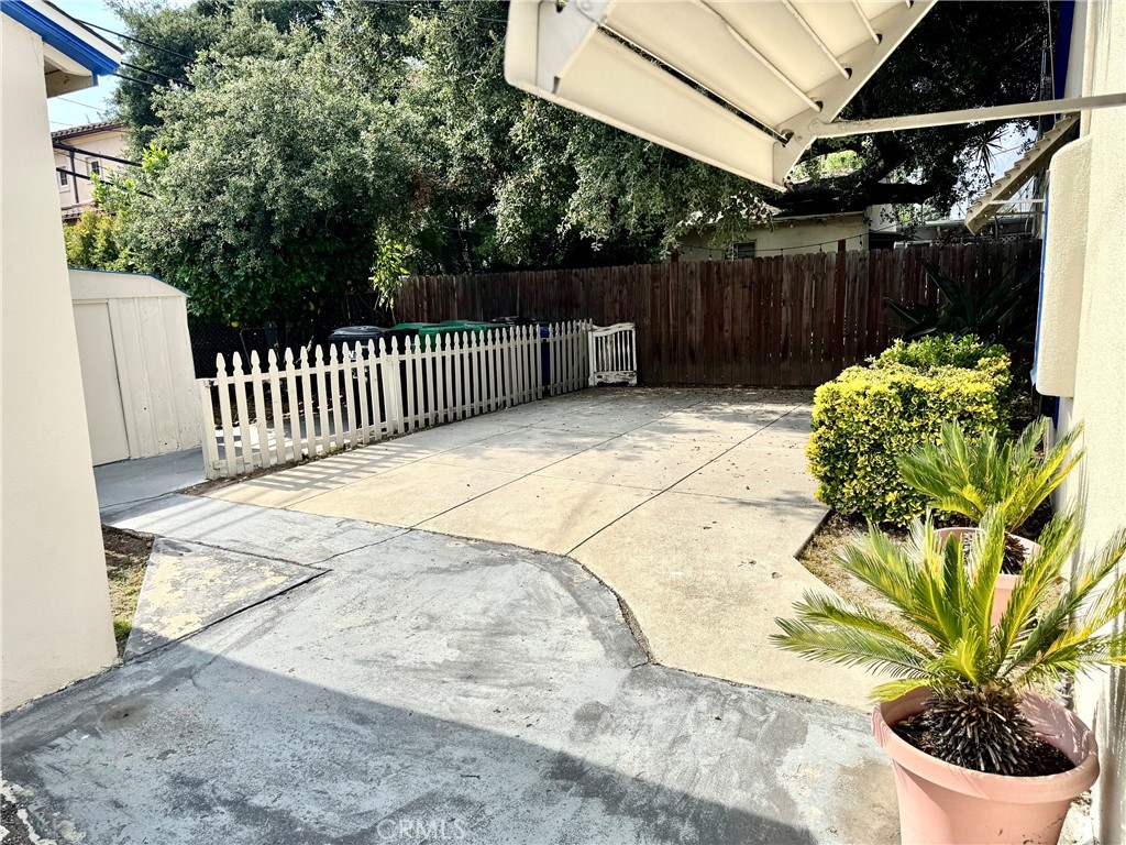 823 N Santa Anita Property Photo 6