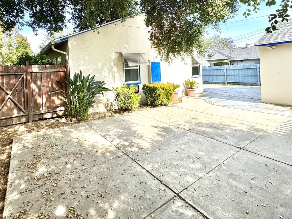 823 N Santa Anita Property Photo 7