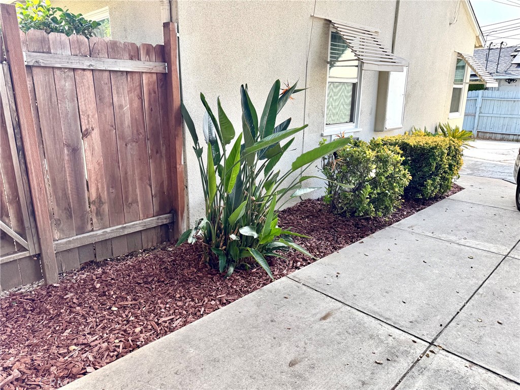 823 N Santa Anita Property Photo 16