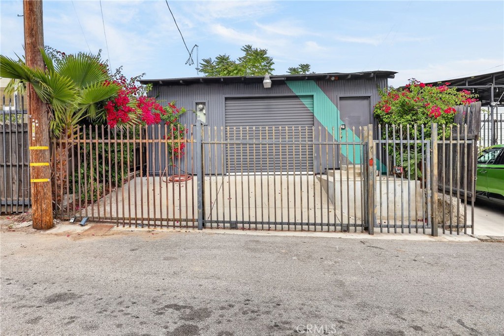 9939 Commerce Avenue Property Photo 1