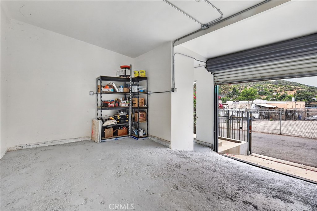 9939 Commerce Avenue Property Photo 8