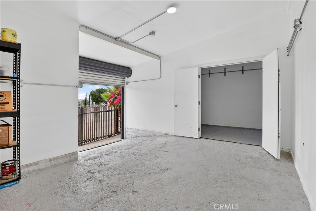 9939 Commerce Avenue Property Photo 9
