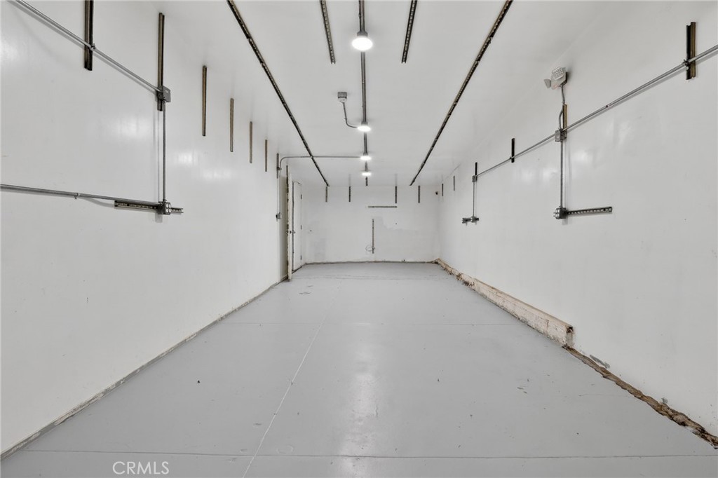 9939 Commerce Avenue Property Photo 12