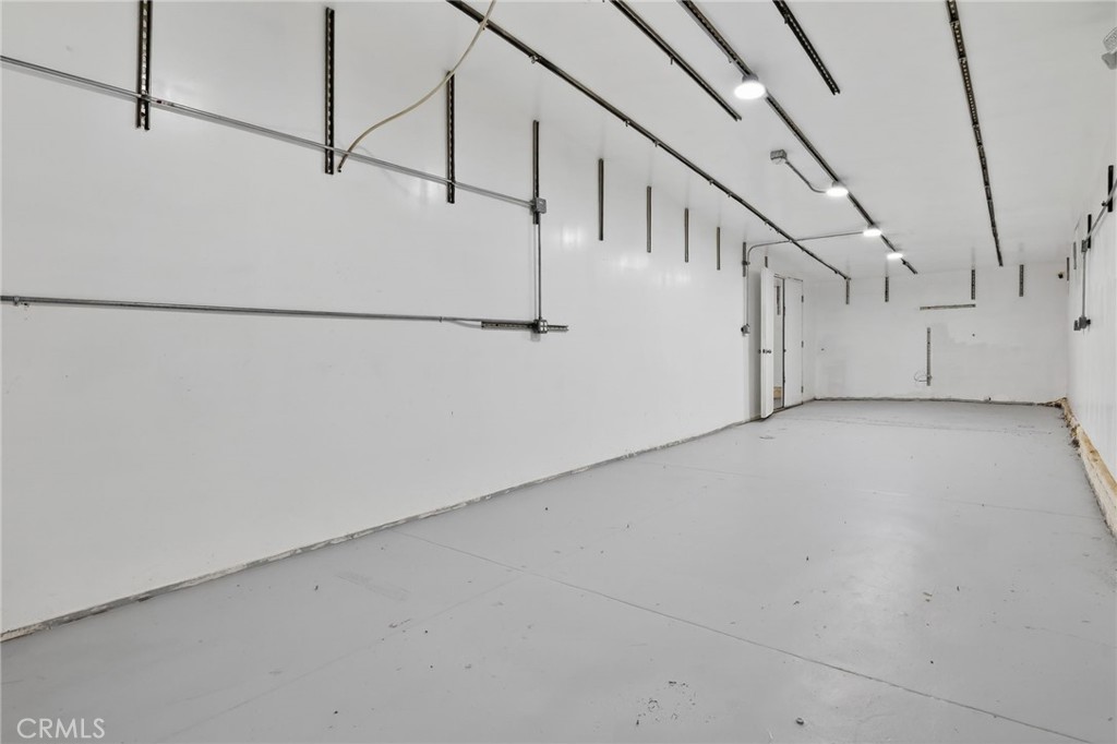 9939 Commerce Avenue Property Photo 13
