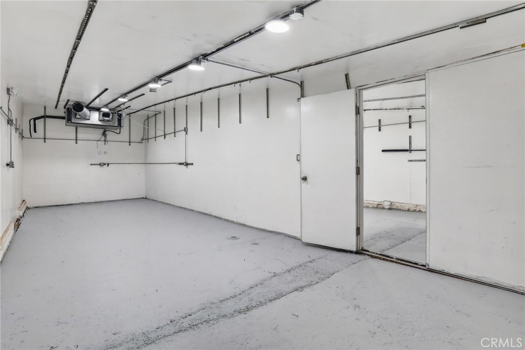 9939 Commerce Avenue Property Photo 14